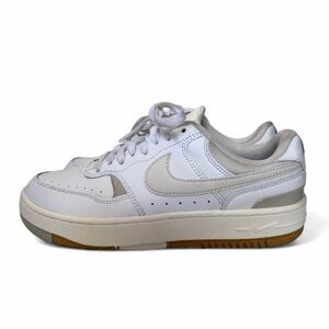 Nike Gamma Force Women’s 8.5 White/Light Bone Sneaker